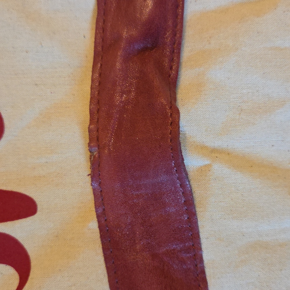 Distressed Red Partial Fringe Sash Bag - Picture 5 of 7
